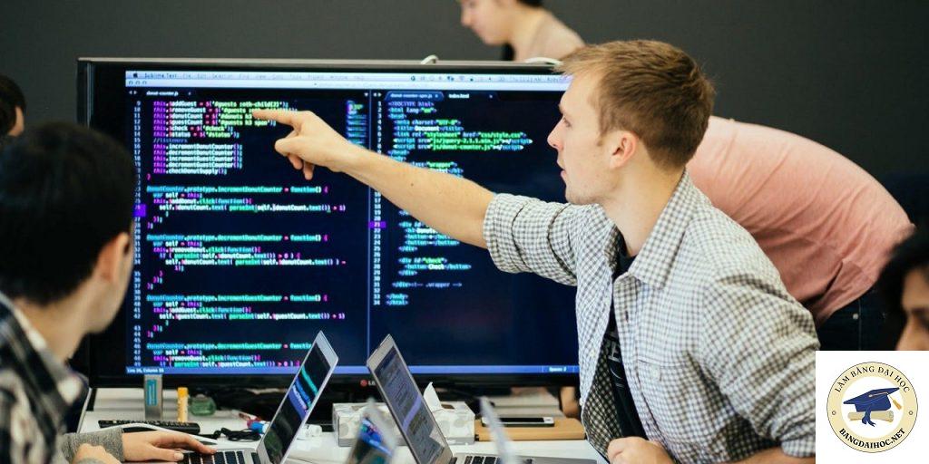 Những ngành học có bằng đại học dễ xin việc